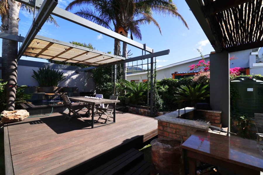 4 Bedroom Property for Sale in Sandbaai Western Cape